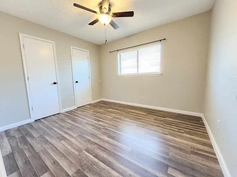 2641 Berkshire Ln — Photo 13