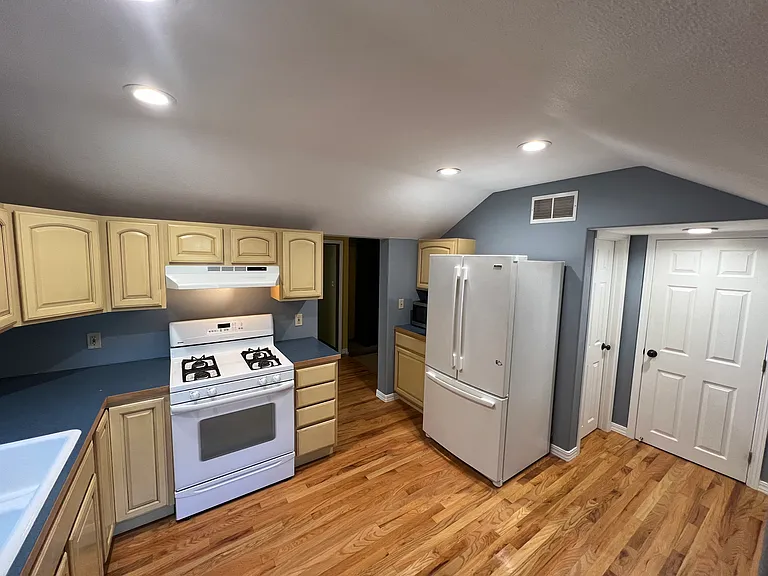 523 N Grant Ave — Photo 3
