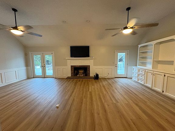 Great room w/ vaulted roof