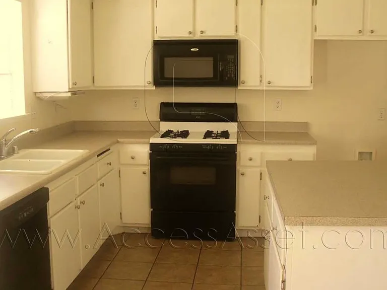 1235 N Lincoln St — Photo 6