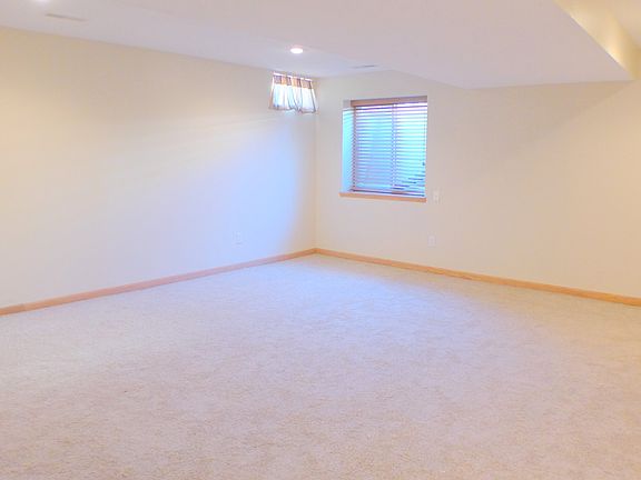 3rd image of 2161 Moorwood Dr