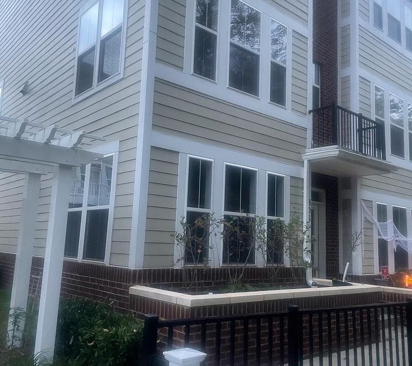 1st image of 806 Francis Harris Pl