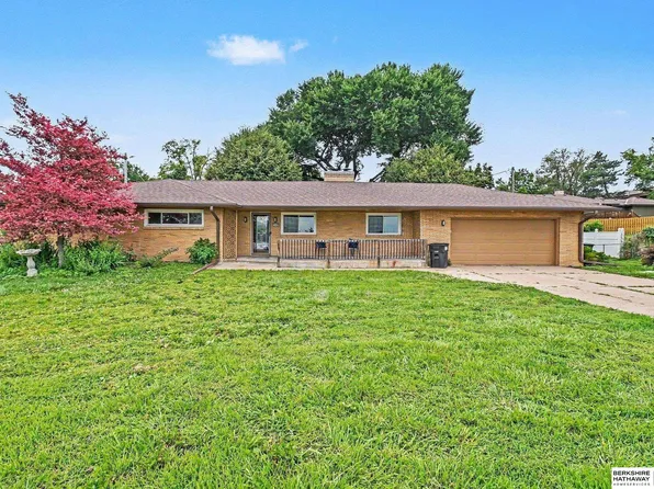 328 N 90th St, Omaha, NE 68114