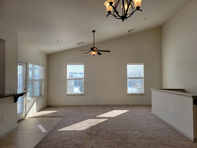 1968 Shady Oak Dr — Photo 3
