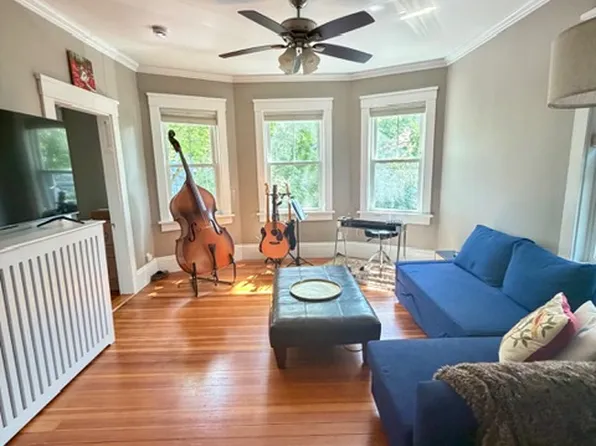 33 Royal Ave, Cambridge, MA 02138