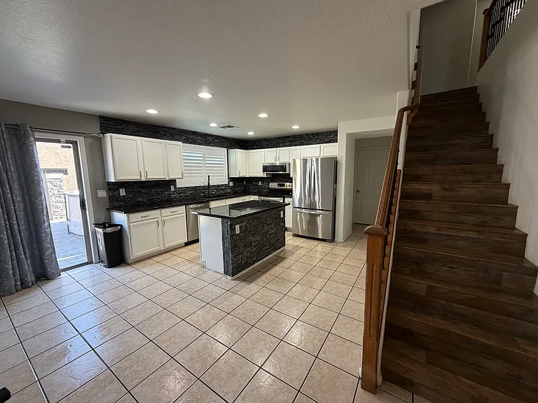 9407 W Terri Lee Dr — Photo 2