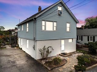 3 Wood St, Waterford, CT 06385