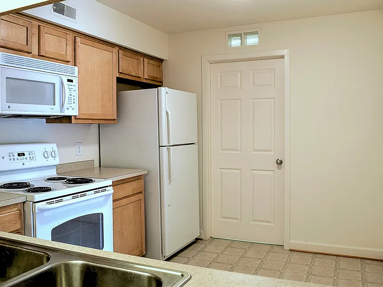 2605 Greenstone Blvd #208 — Photo 8