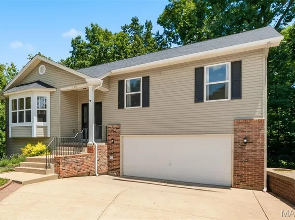 1216 Flagstone Ter, Lake Saint Louis, MO 63367