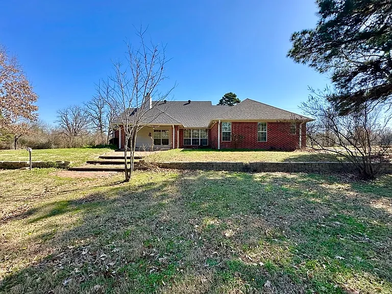10191 FM 607 N — Photo 36