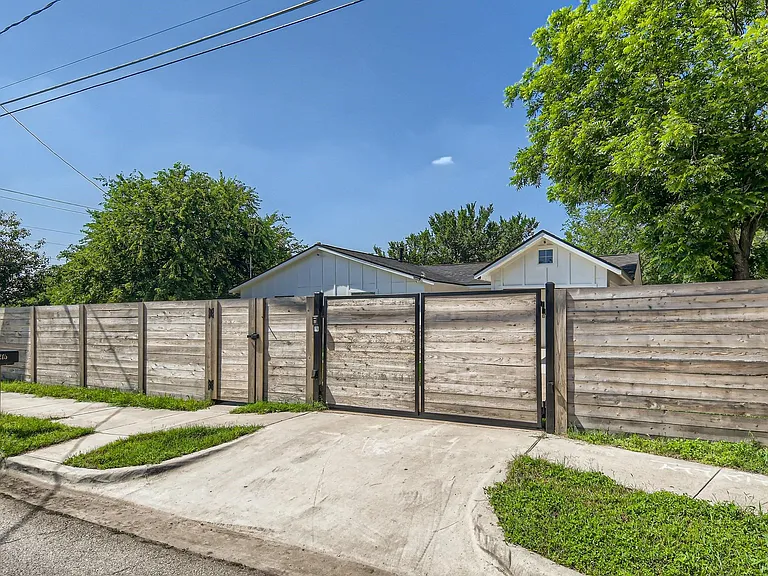 6215 Club Ter — Photo 5