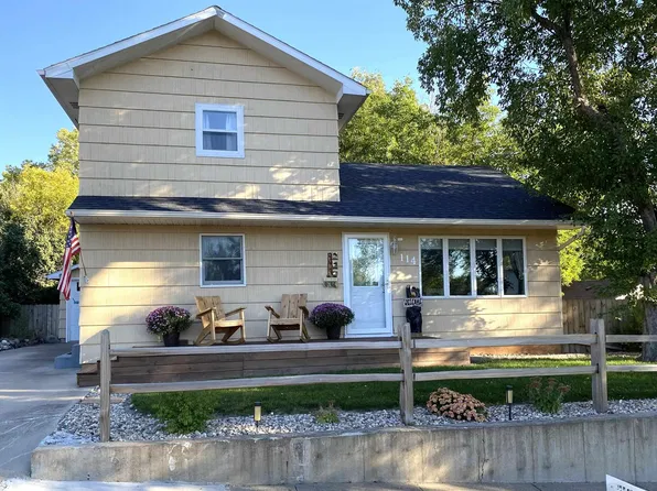 114 N Maple Ave, Pierre, SD 57501