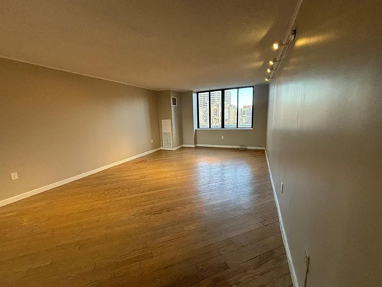 98 Wells St #401 — Photo 3