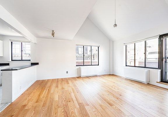 3rd image of 179 Grand St APT 7B