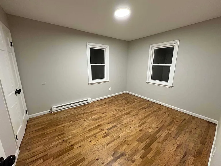 672 Coach St — Photo 5