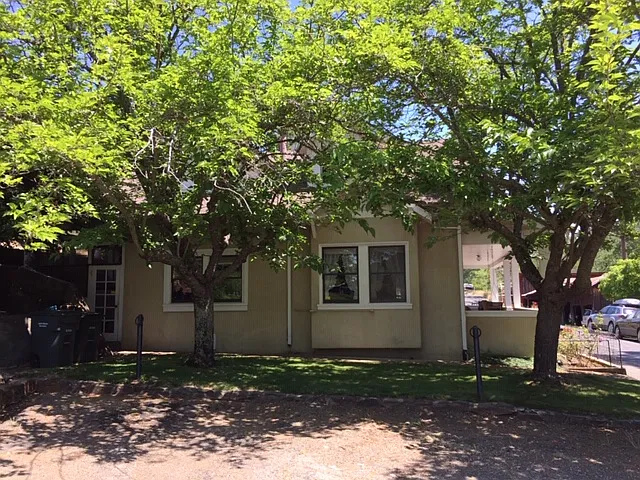 Charming 1920's 2 story, 4 bdrm, 2 bth home in Amador City! — Photo 2