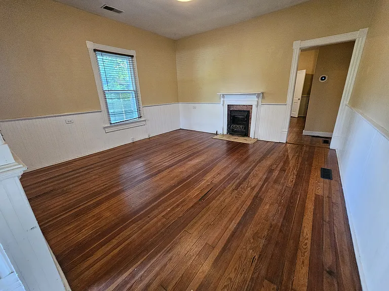 465 Cameron St SE — Photo 4