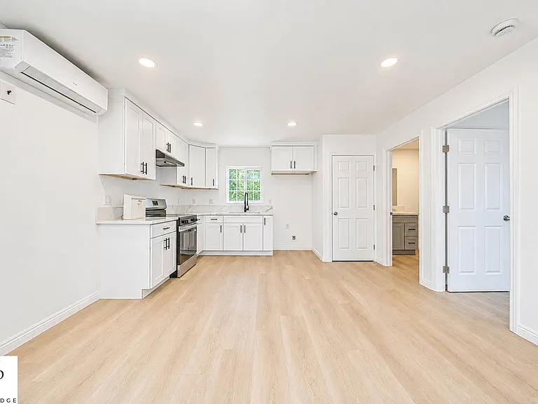 1428 W 59th St #3/4 — Photo 12