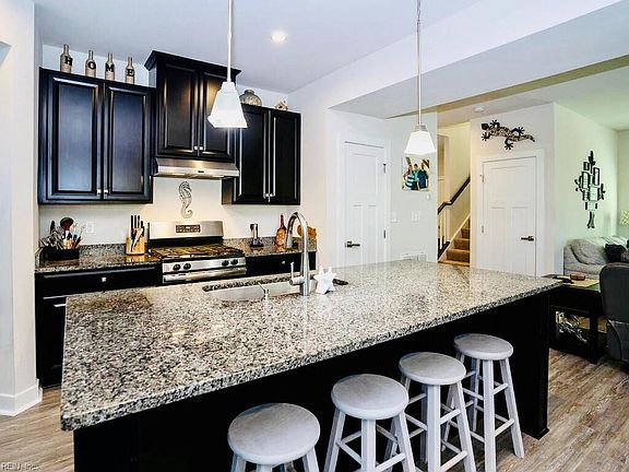 3rd image of 566 Anna Mae Cir