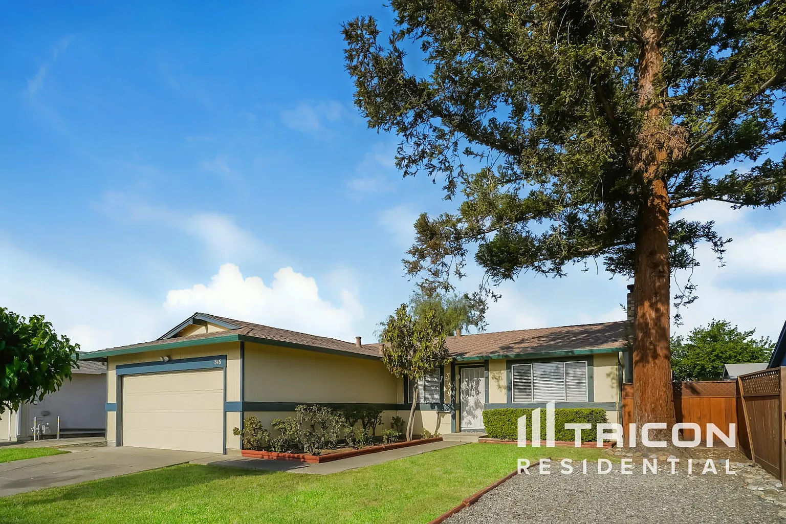 816 Spoonbill Ln photo 1