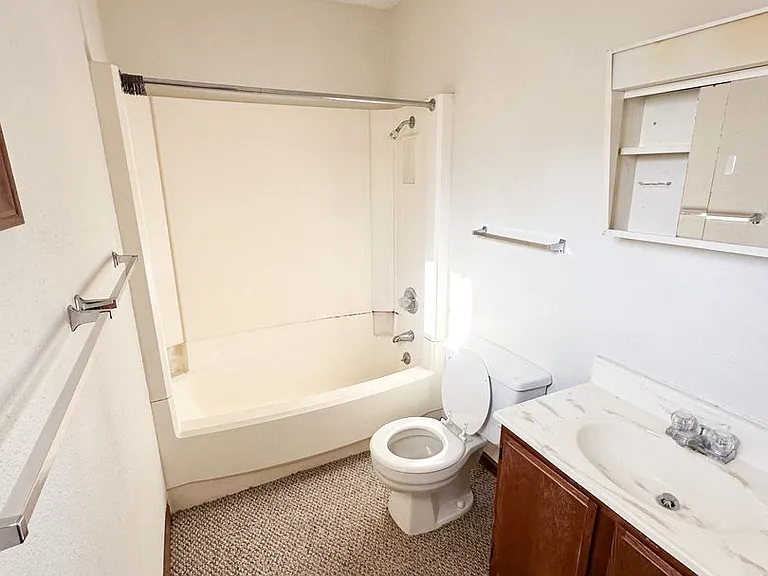 430 Skyline Dr — Photo 7