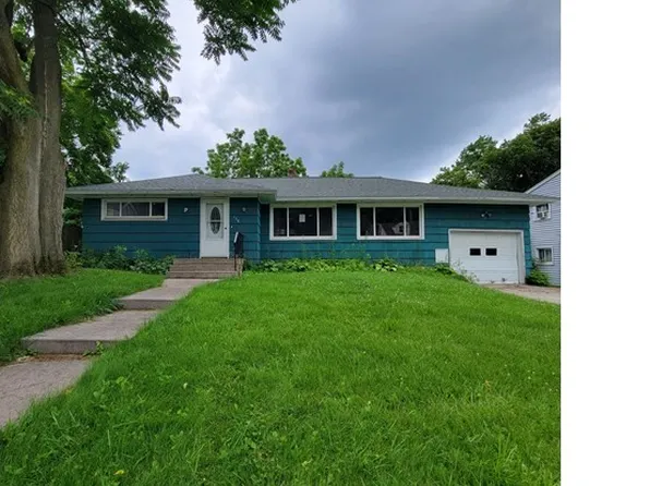 158 Fenway Dr, Syracuse, NY 13224