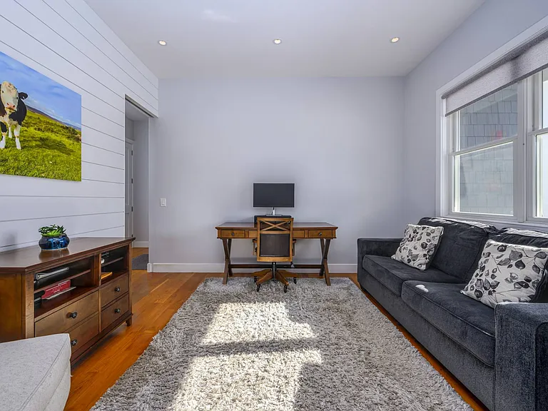 50 Squires Blvd — Photo 3
