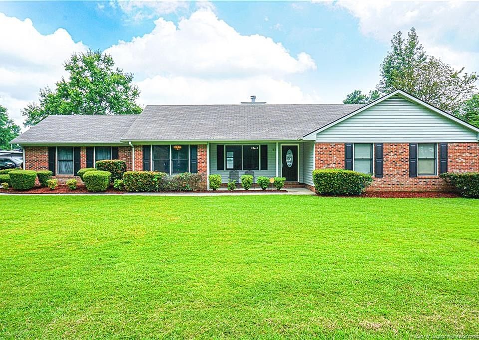 1st image of 220 Woodberry Cir