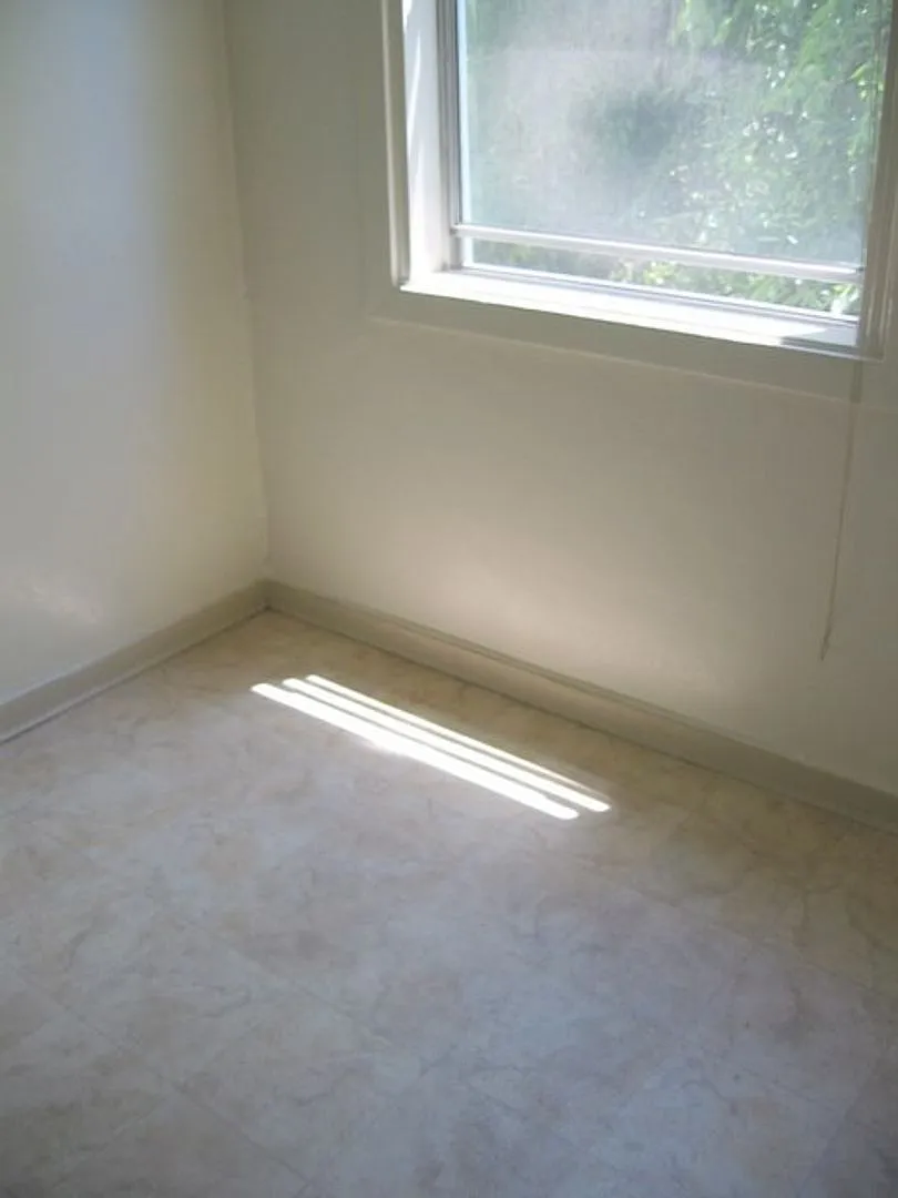 One Bedroom apartment is an easy walk or bike ride to the Cal Campus and Downtown Berkeley. — Photo 4