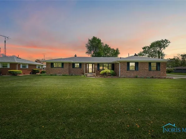 300 Parkview Dr, Walbridge, OH 43465