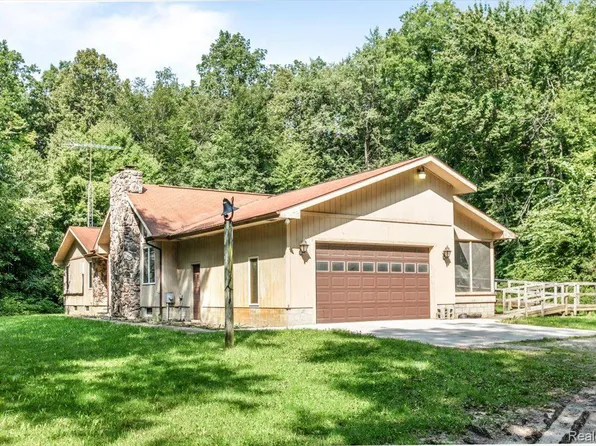 7890 Avoca Rd, Kenockee, MI 48006