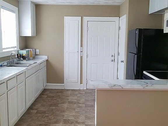 3rd image of 387 Schley Ave