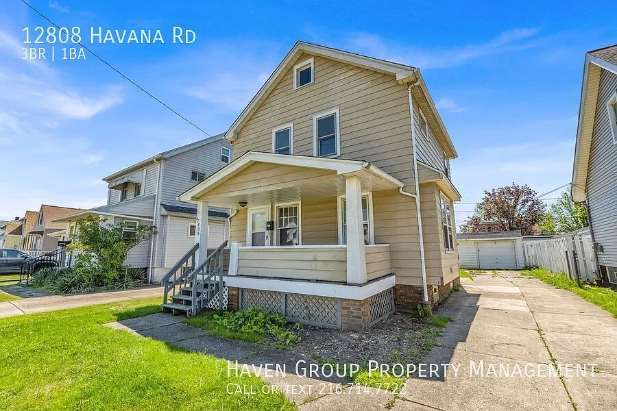 12808 Havana Rd, Garfield Hts, Ohio, 44125 - Spacious 3-bed 1-bath single-family home! — Photo 2
