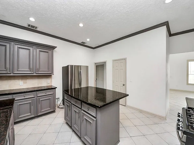 10535 Emnora Ln — Photo 11