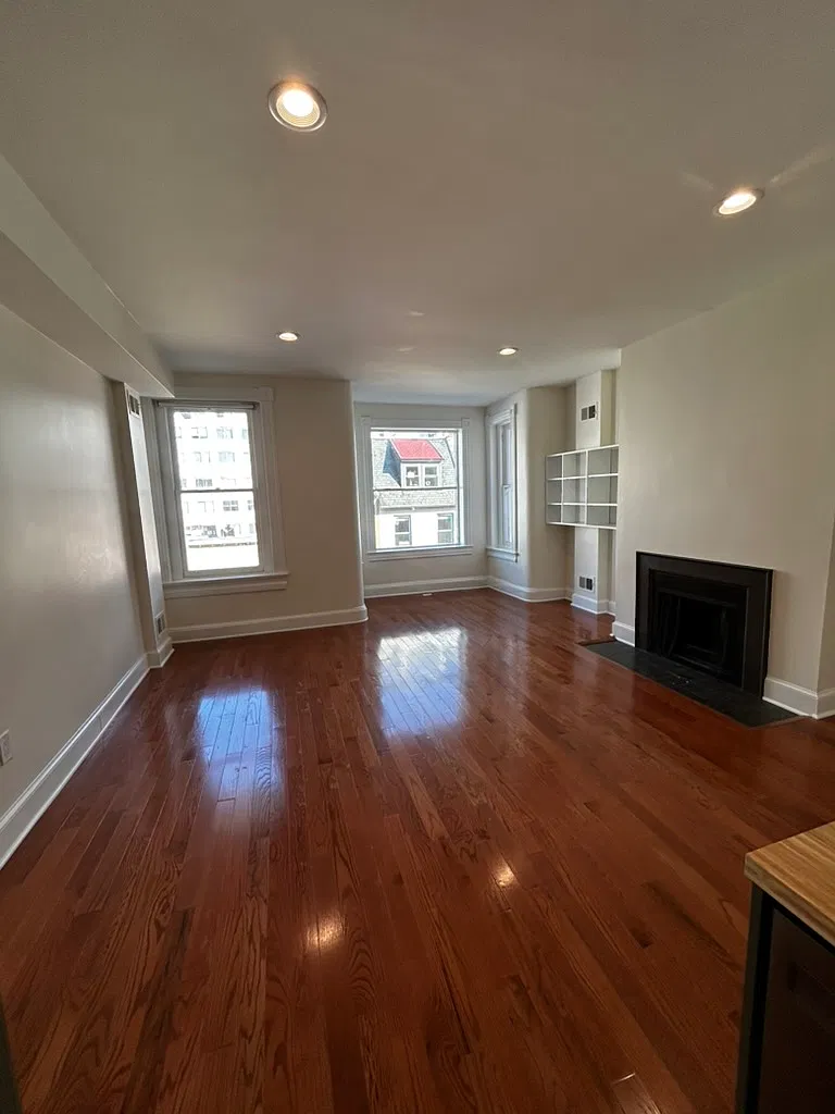 2 bed, 750 sqft, $2,860 — Photo 3