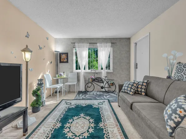 1122 King Albert Ave #111, Coquitlam, BC V3J 1X7