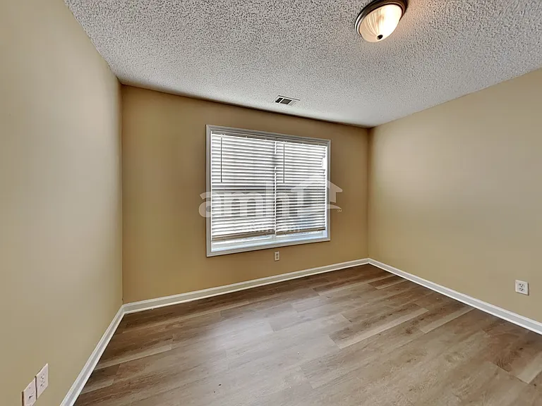 447 The Gables Dr — Photo 15