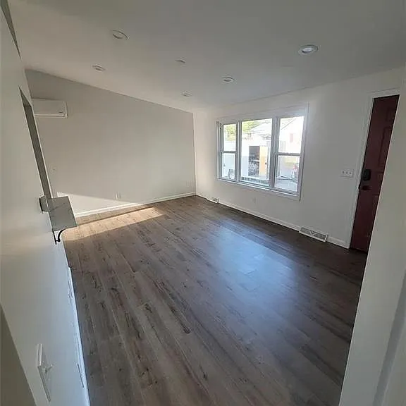 191 Shand Ave — Photo 5