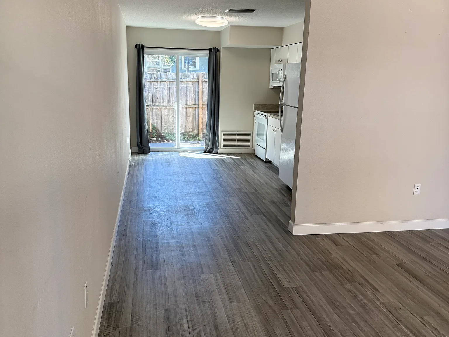 2 bed, 827 sqft, $1,625 — Photo 4