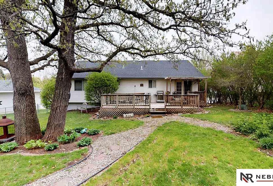 1st image of 815 3rd Street Cir