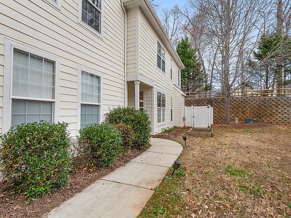 3rd image of 109 Bartlett Cir