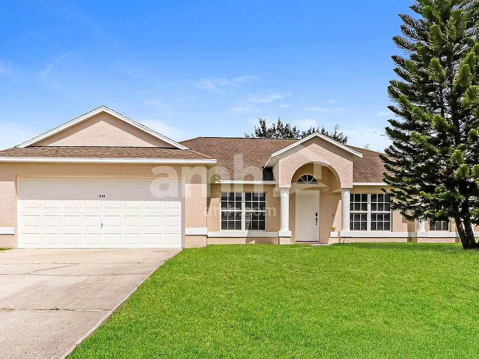 1689 SW Morelia Ln