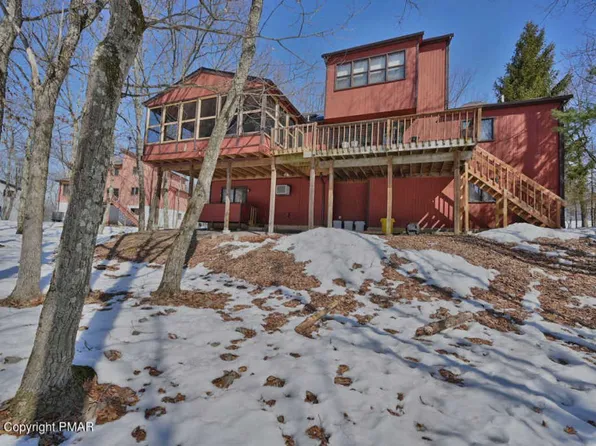 132 Runnymede Dr, East Stroudsburg, PA 18301