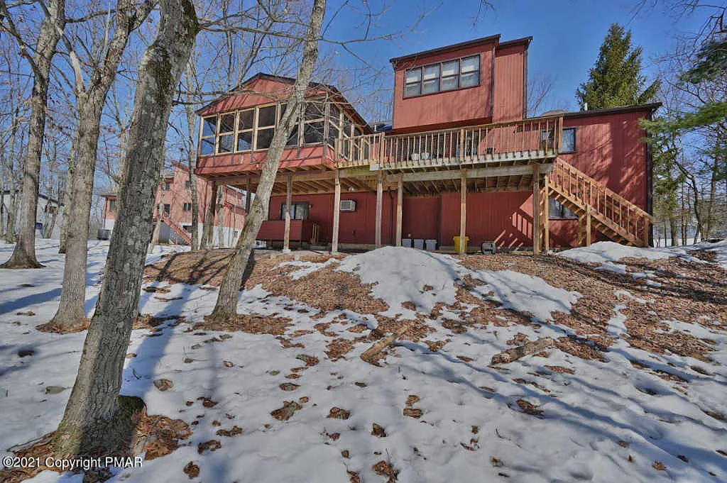 132 Runnymede Dr photo 1