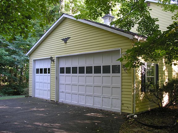 2nd image of 18300 Laurel Dr
