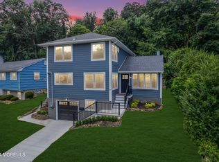 26 Bay St, Highlands, NJ 07732