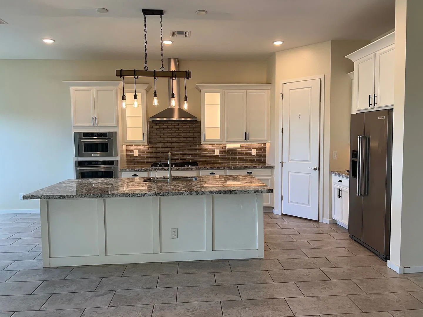 Striking rental in South Chandler! — Photo 3