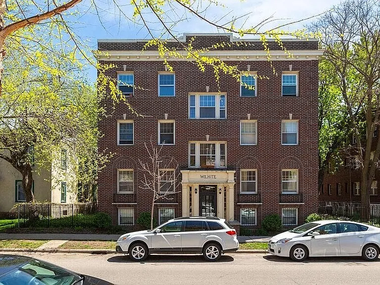 2733 Girard Ave S #303 — Photo 1