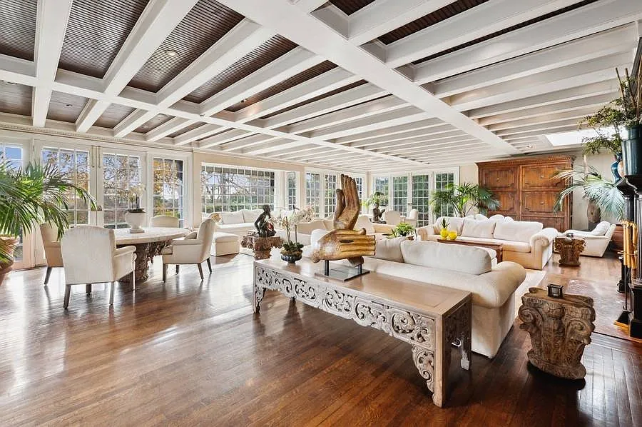 8 bed, 8.5 bath, 10000 sqft, $25,000 — Photo 3