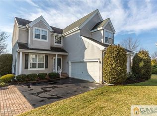 5 Devon Ct, Monroe Township, NJ 08831